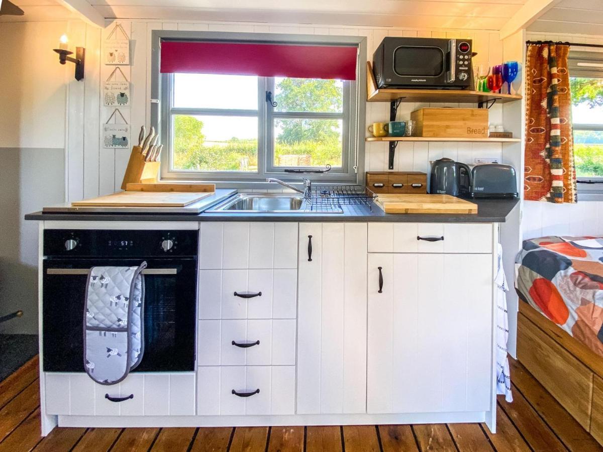 The Hideaway Hut - 1 Bed Shepherds Hut - Херефорд Экстерьер фото