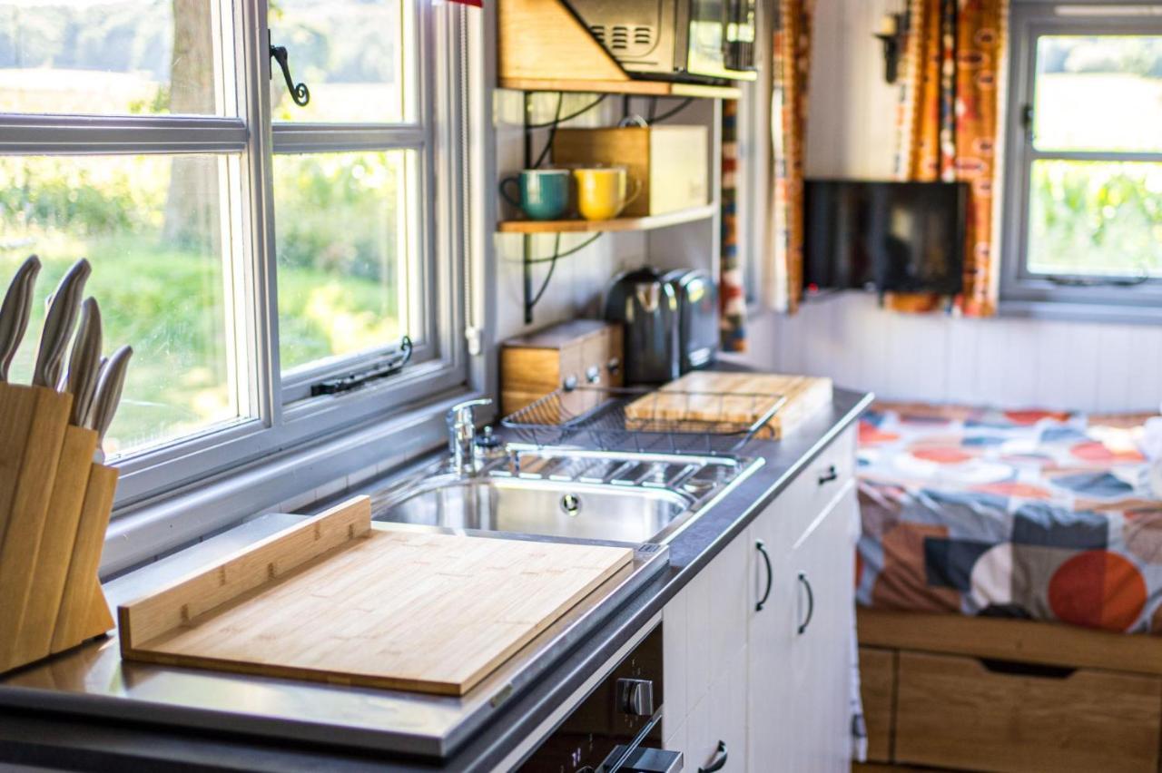 The Hideaway Hut - 1 Bed Shepherds Hut - Херефорд Экстерьер фото