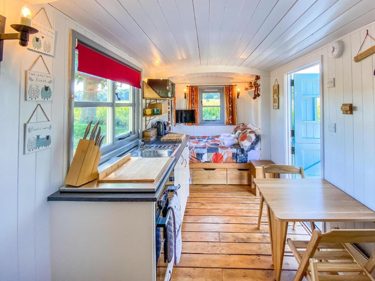 The Hideaway Hut - 1 Bed Shepherds Hut - Херефорд Экстерьер фото