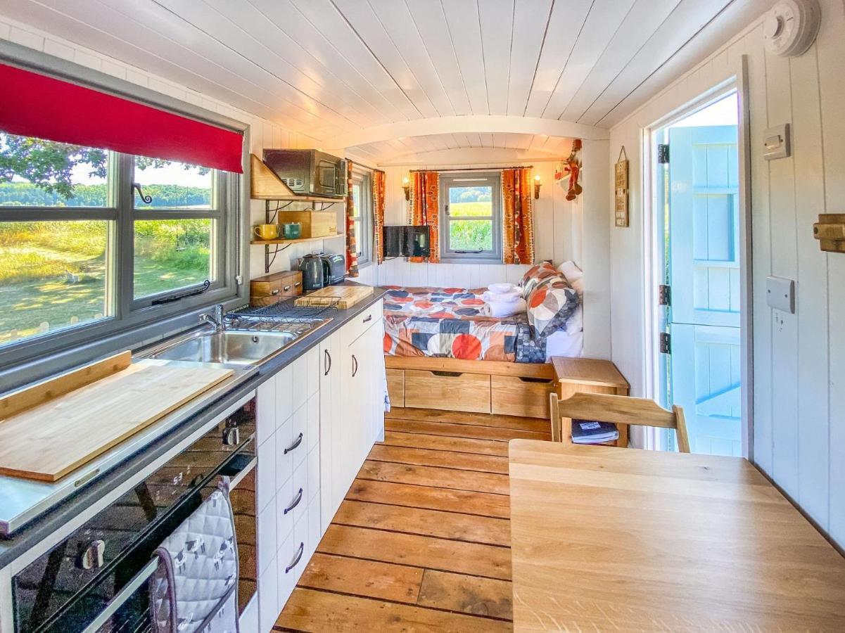 The Hideaway Hut - 1 Bed Shepherds Hut - Херефорд Экстерьер фото